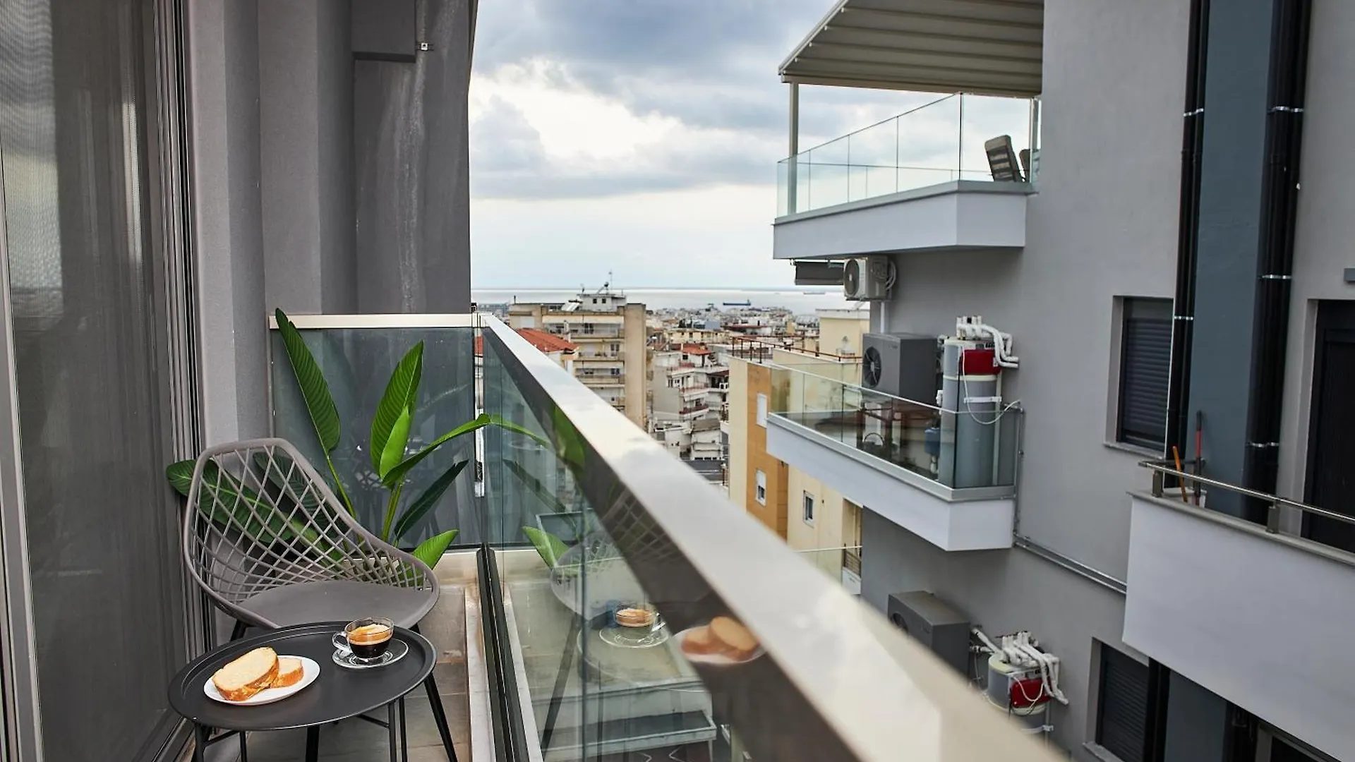 Superstudio Pop Art Apartment With Free Parking Space By Binobi! テッサロニキ