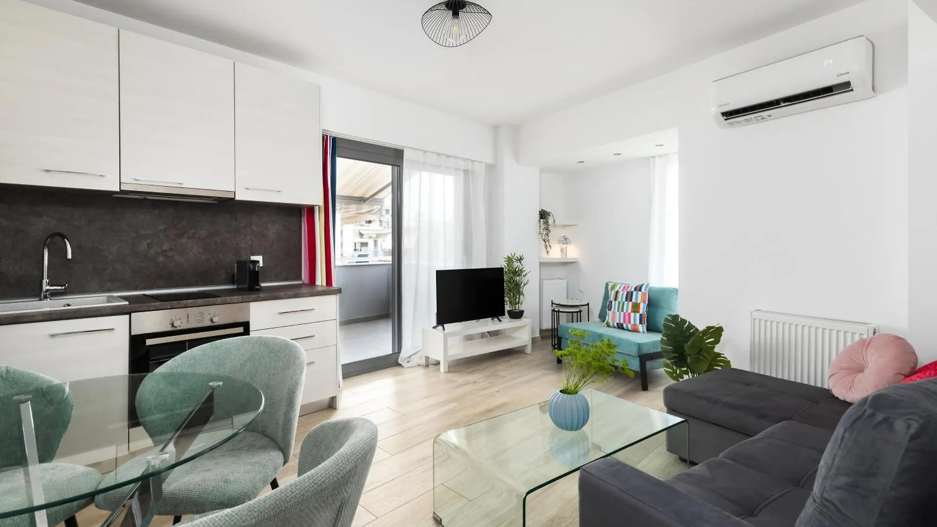 Superstudio Pop Art Apartment With Free Parking Space By Binobi! テッサロニキ 0*,  ギリシャ