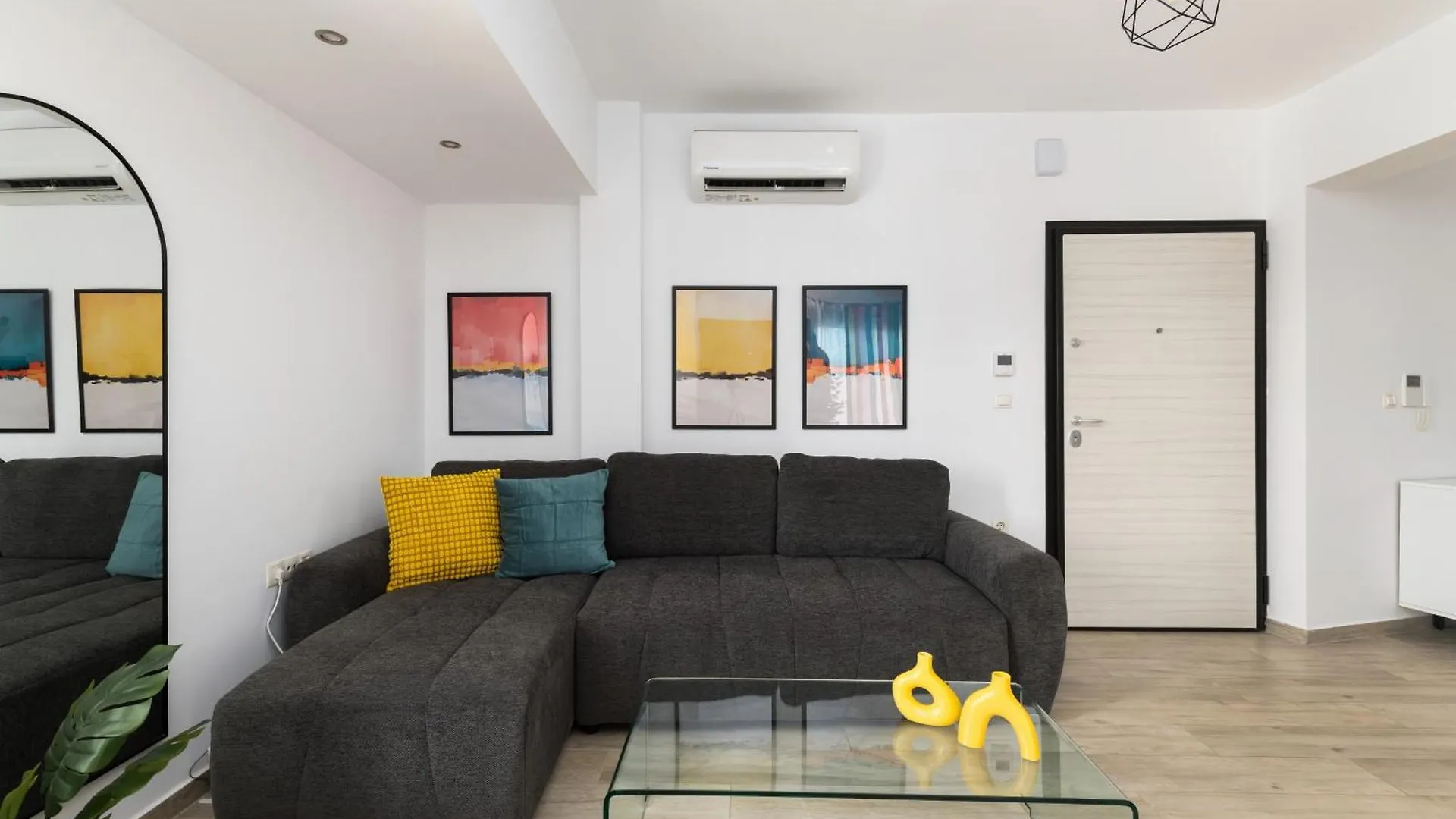 Superstudio Pop Art Apartment With Free Parking Space By Binobi! テッサロニキ