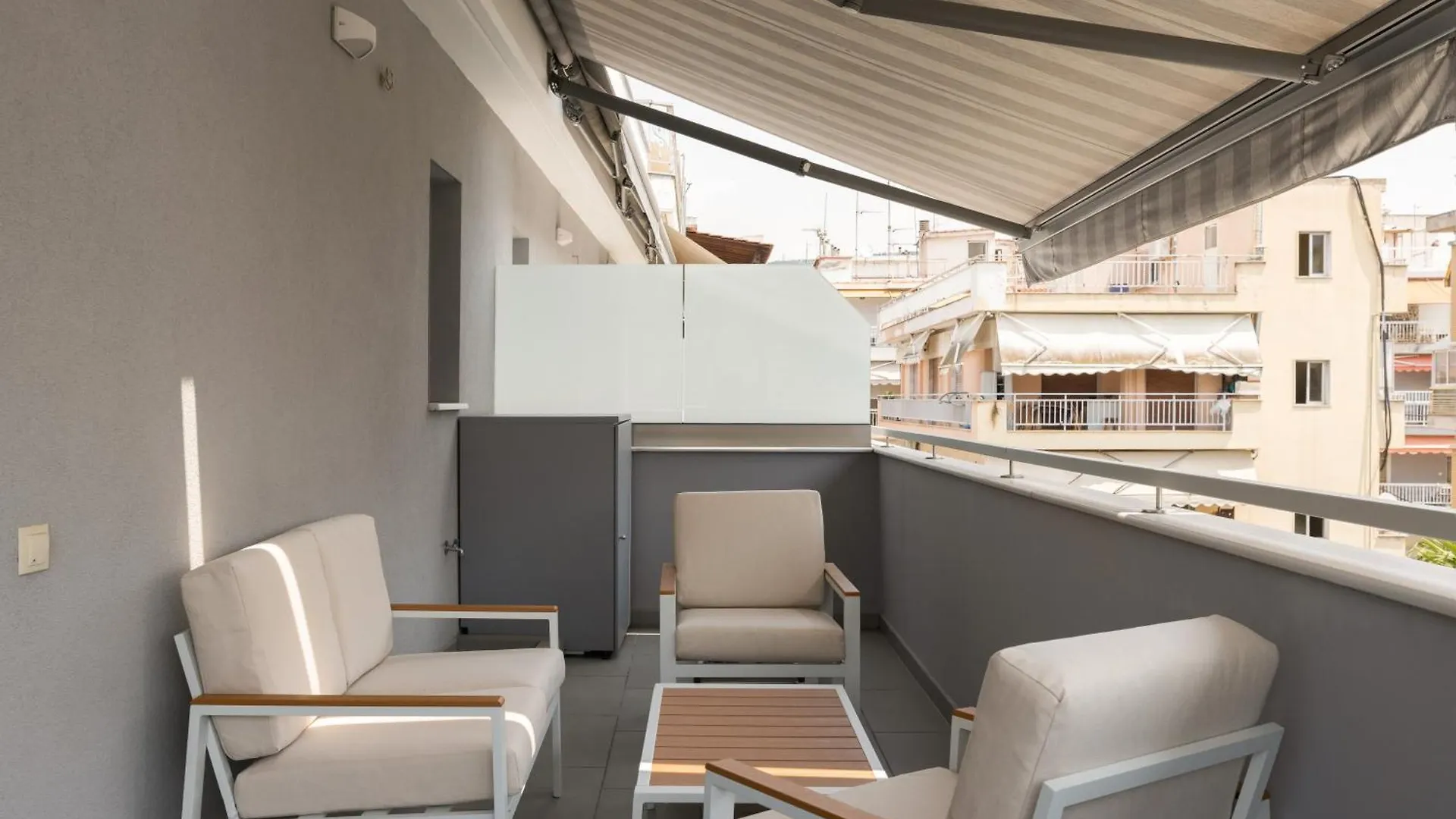 Superstudio Pop Art Apartment With Free Parking Space By Binobi! Thessaloniki